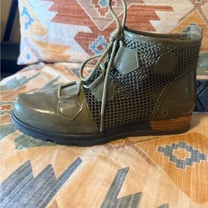 Sorel Olive Lace Up Boots